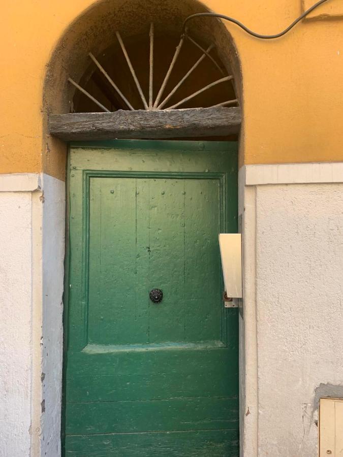 Apartment 33 On The Old Historic Senate Square Ницца Экстерьер фото