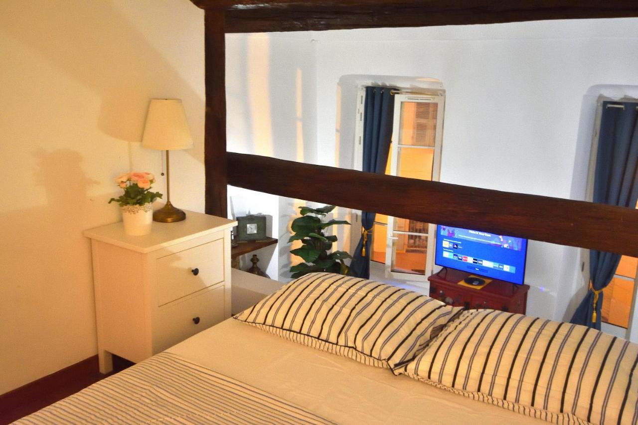Apartment 33 On The Old Historic Senate Square Ницца Экстерьер фото