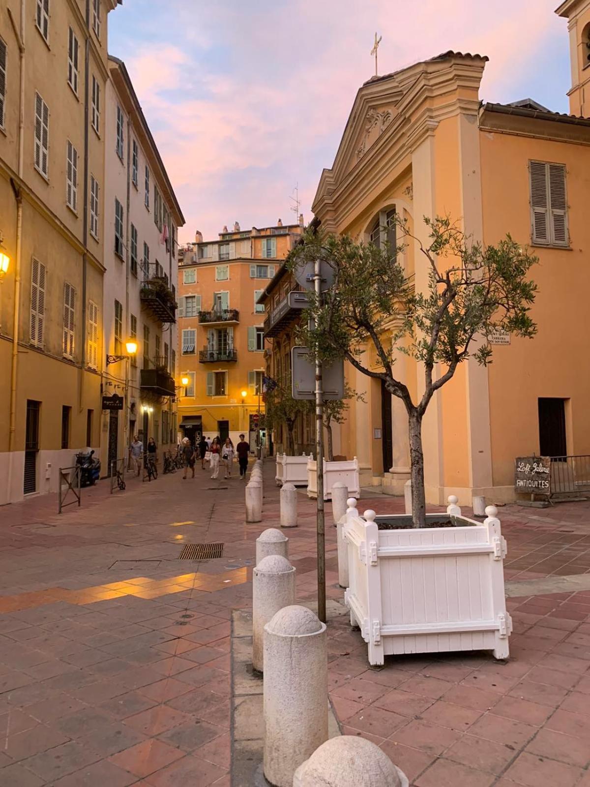 Apartment 33 On The Old Historic Senate Square Ницца Экстерьер фото