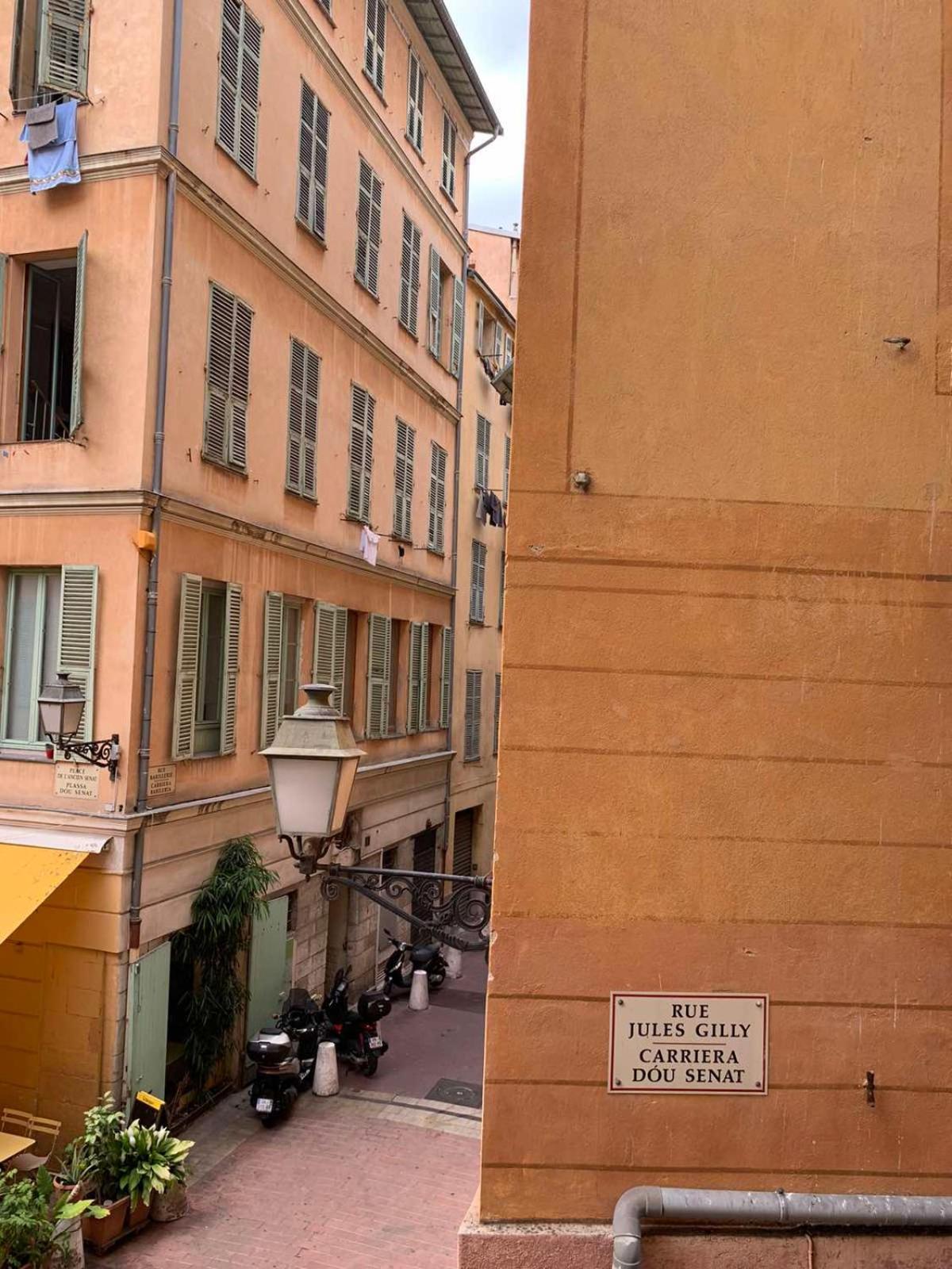 Apartment 33 On The Old Historic Senate Square Ницца Экстерьер фото